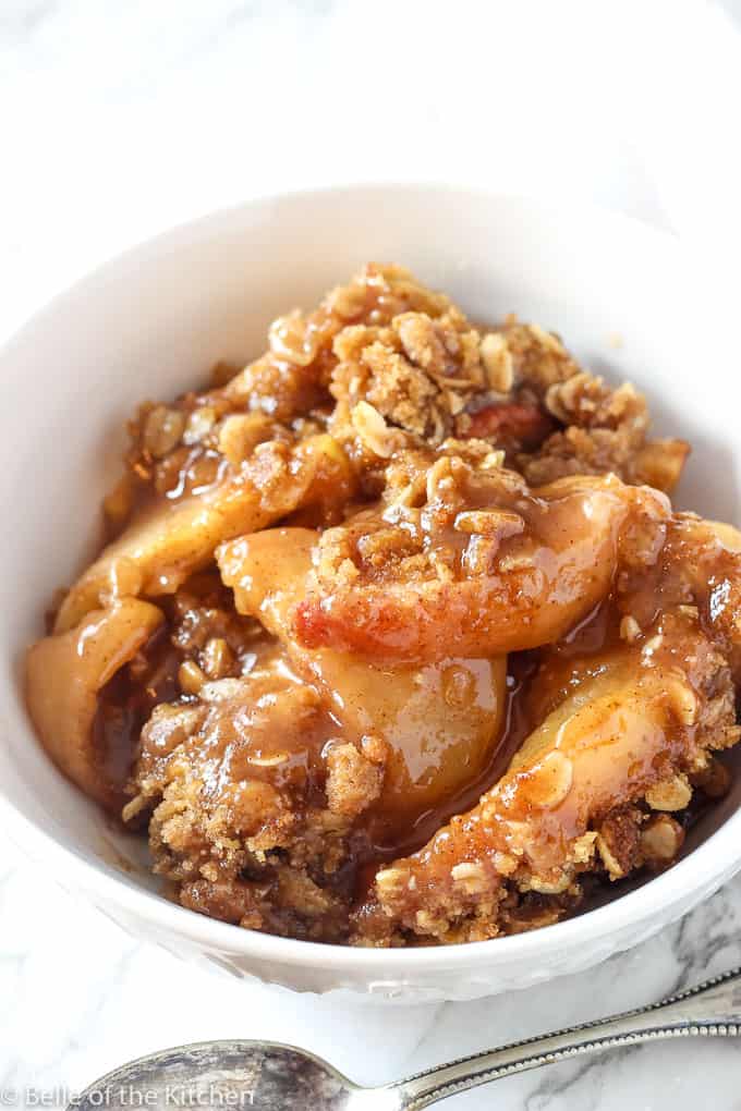 A bowl of apple crisp